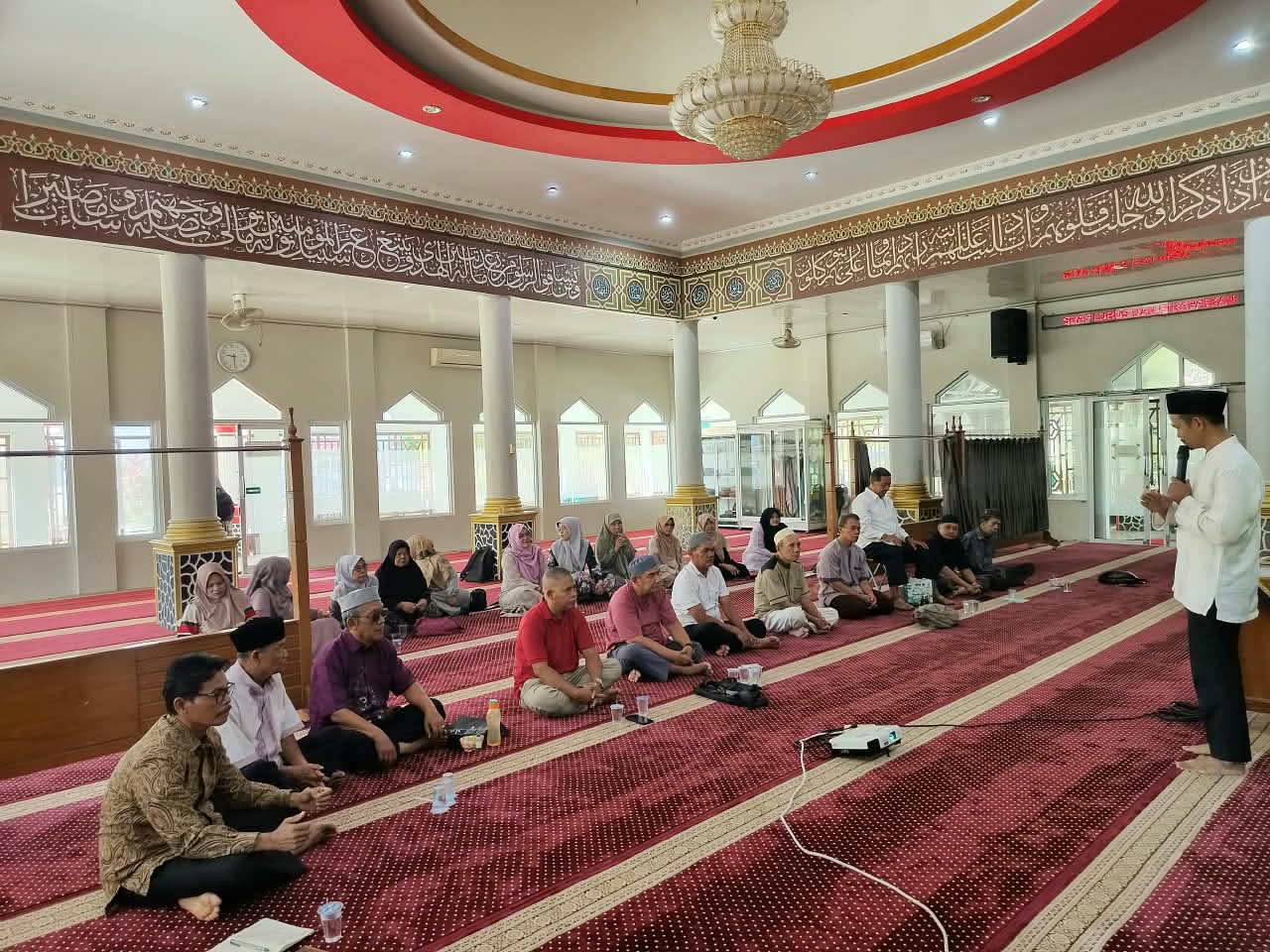 🕋 **MANASIK UMRAH JAMAAH CMM** 💚  Alhamdulillah, jamaah keberangkatan **31 Agustus – 11 September 2026** mengikuti kegiatan manasik umrah sebagai bekal ilmu dan persiapan menuju Baitullah. Semoga Allah SWT memberikan kesehatan, kelancaran, dan keberkahan